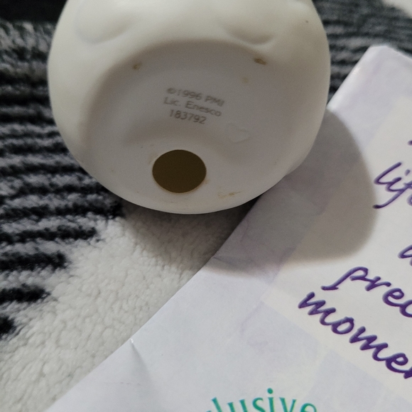 Vintage Precious Moments 1996 "Snowbunny Loves You Like I Do" in original box - Picture 6 of 10